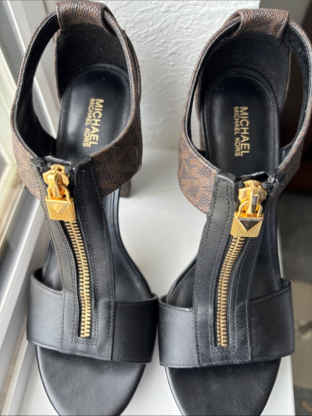 MICHAEL Michael Kors Black Leather & Brown Logo Zip Sandals